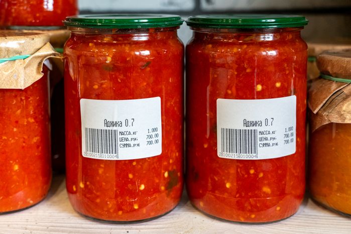 Аджика в фермерской лавке на экоферме Корневых в Истре
