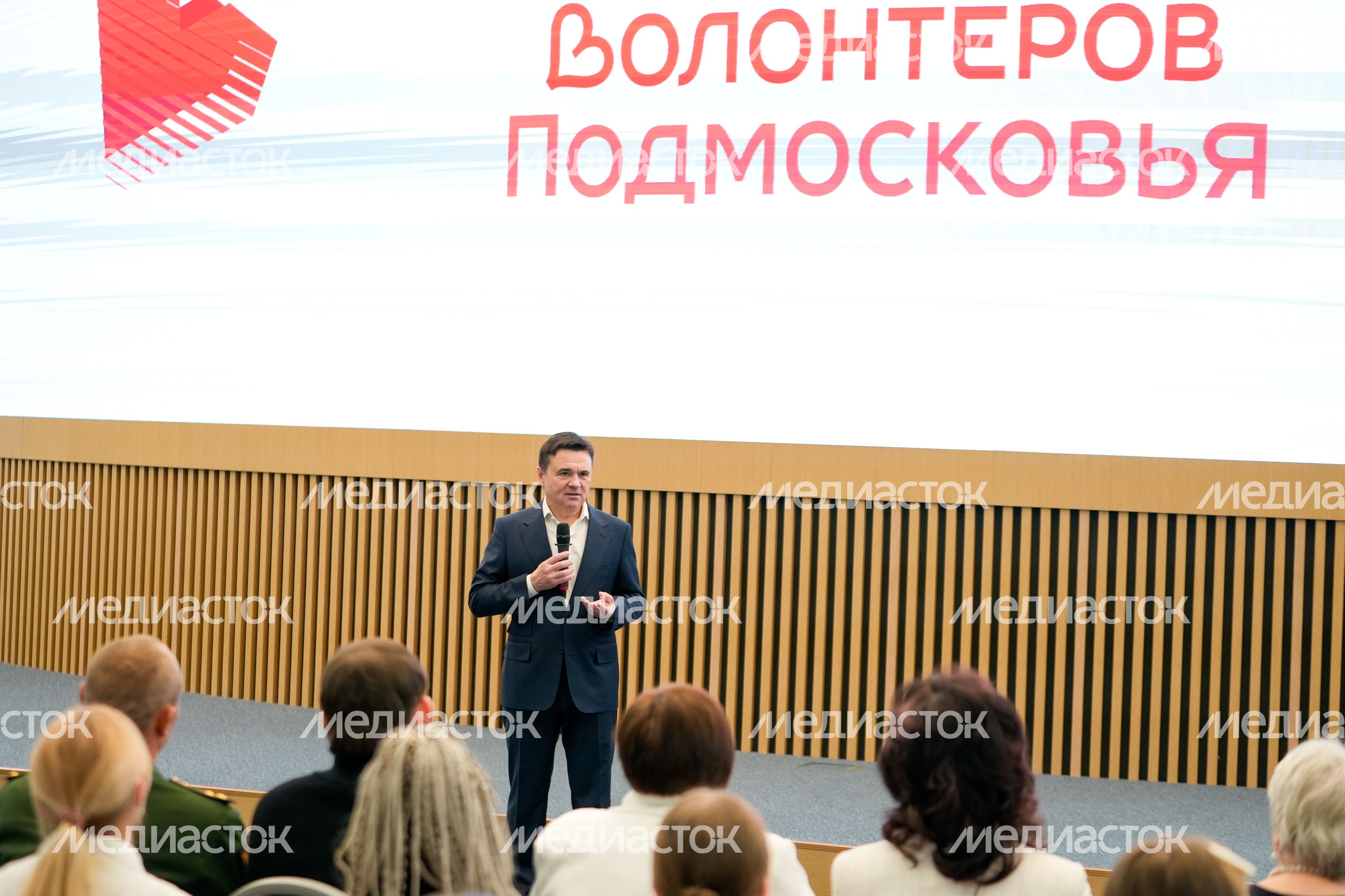 Андрей Воробьев поблагодарил волонтеров за добрые дела и вручил областные награды Андрей Воробьев поблагодарил волонтеров за добрые дела и вручил областные награды