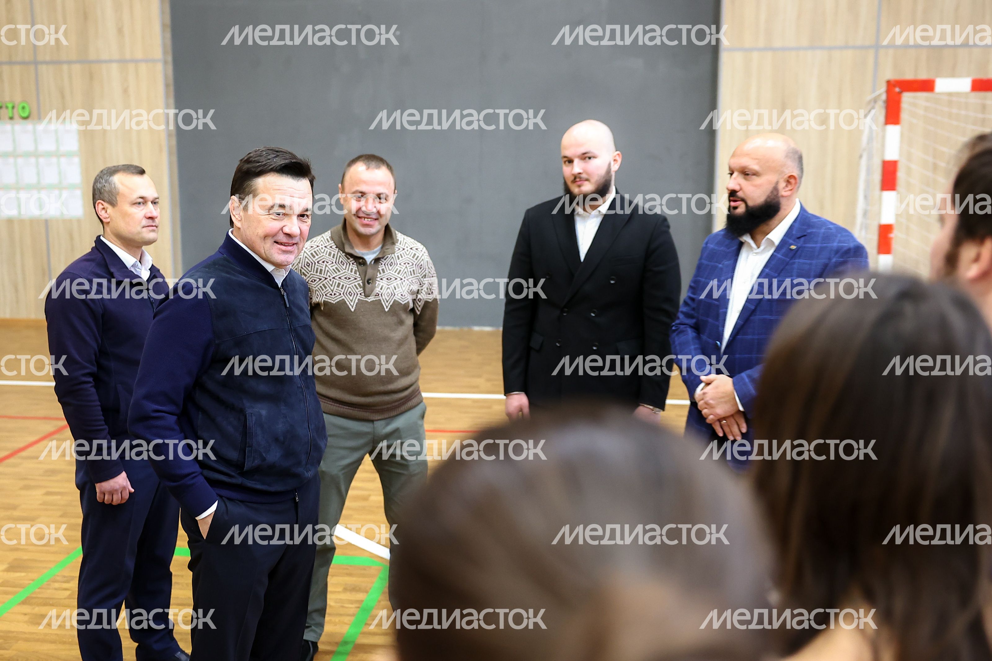 Губернатор с посетителями и тренерами ФОКа «Молодежный»