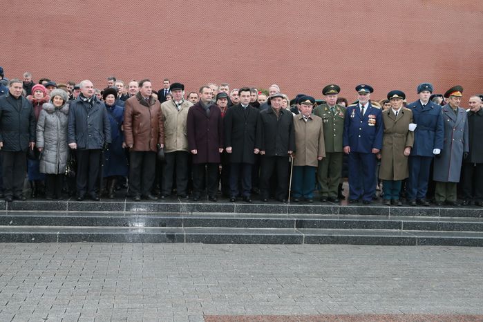 А. Воробьев возложил цветы к Могиле Неизвестного Солдата