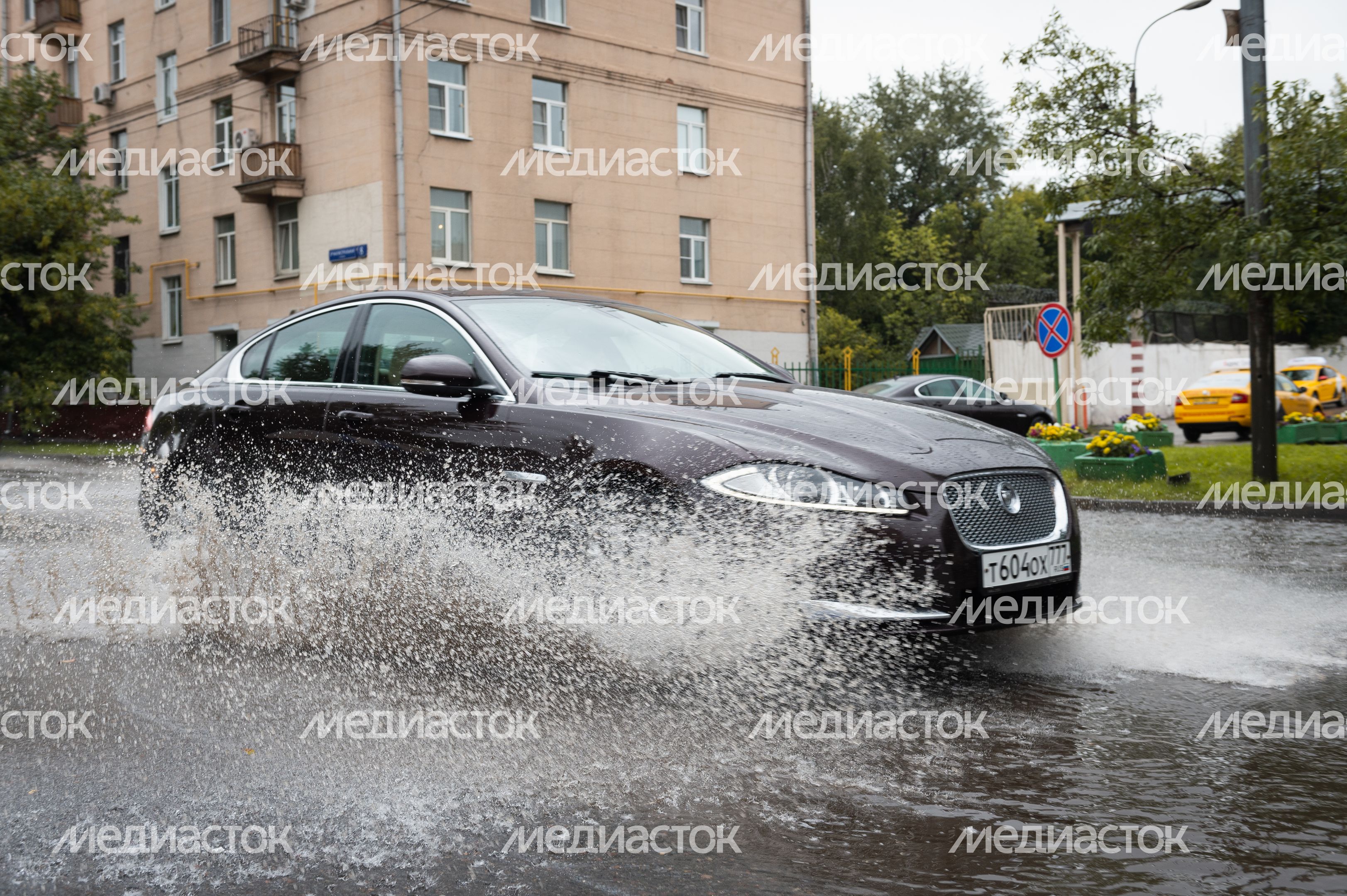 Проливной дождь в Москве Проливной дождь в Москве