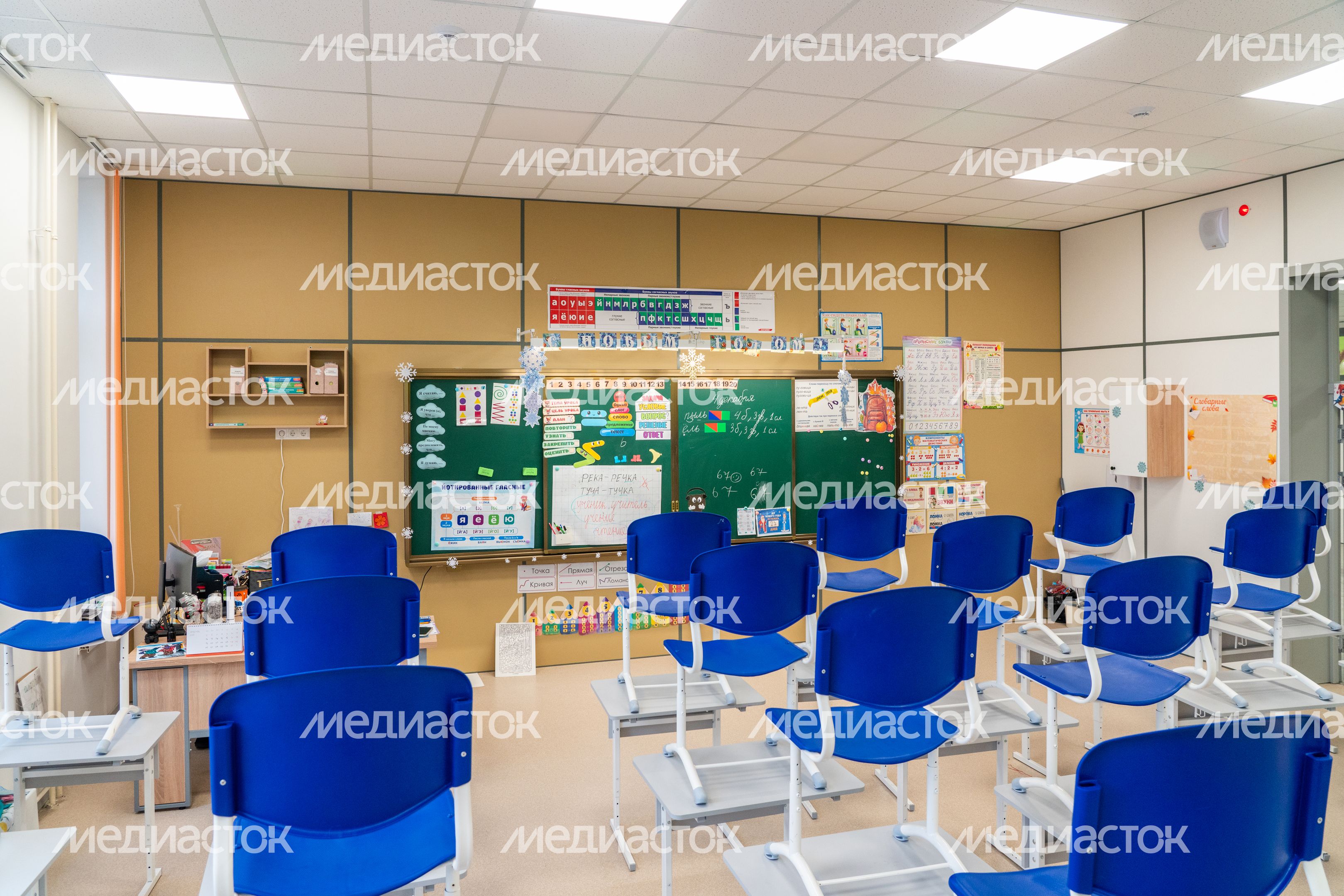 Учебный класс нового корпуса «Интеллектуал» школы «КвантУм» им. Героя СССР В. Фабричнова в мкр. Восточный Звенигорода Учебный класс нового корпуса «Интеллектуал» школы «КвантУм» им. Героя СССР В. Фабричнова в мкр. Восточный Звенигорода