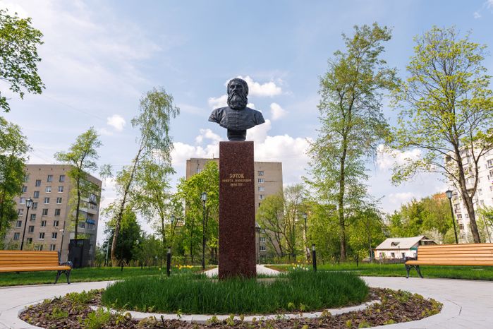 Памятник Никите Моисеевичу Зотову - основателю усадьбы Лыткарино в XVIII веке