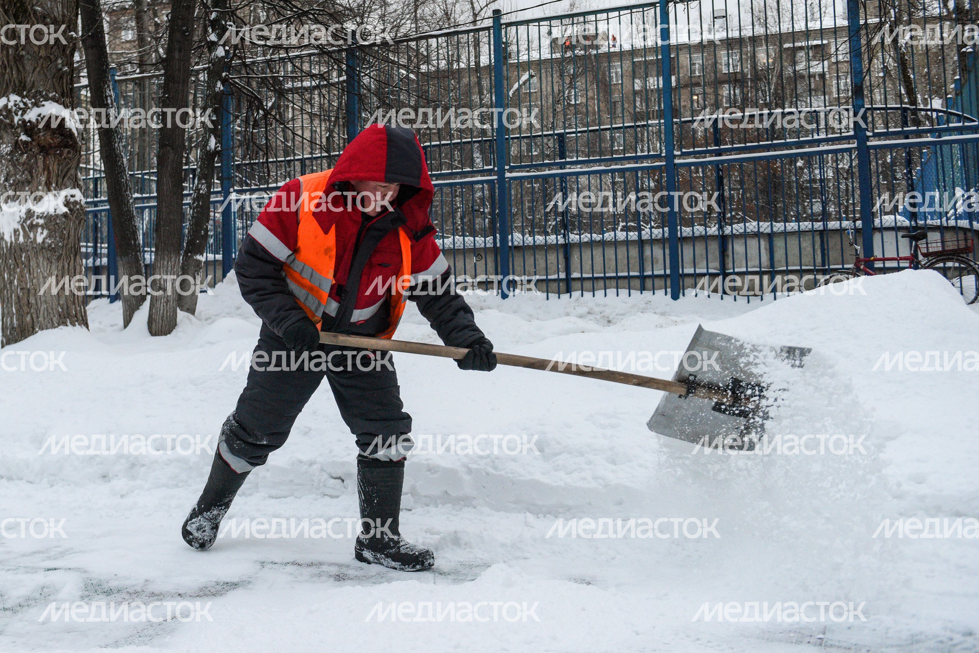 Уборка снега