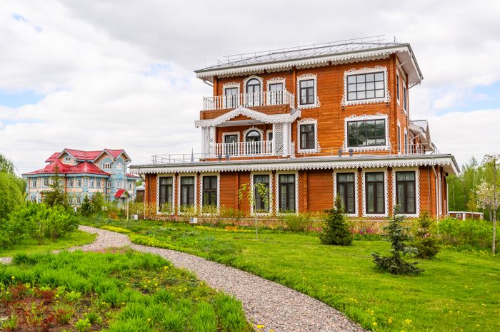 Дом Сукачева в парк-отеле «Орловский» в Ленинском округе