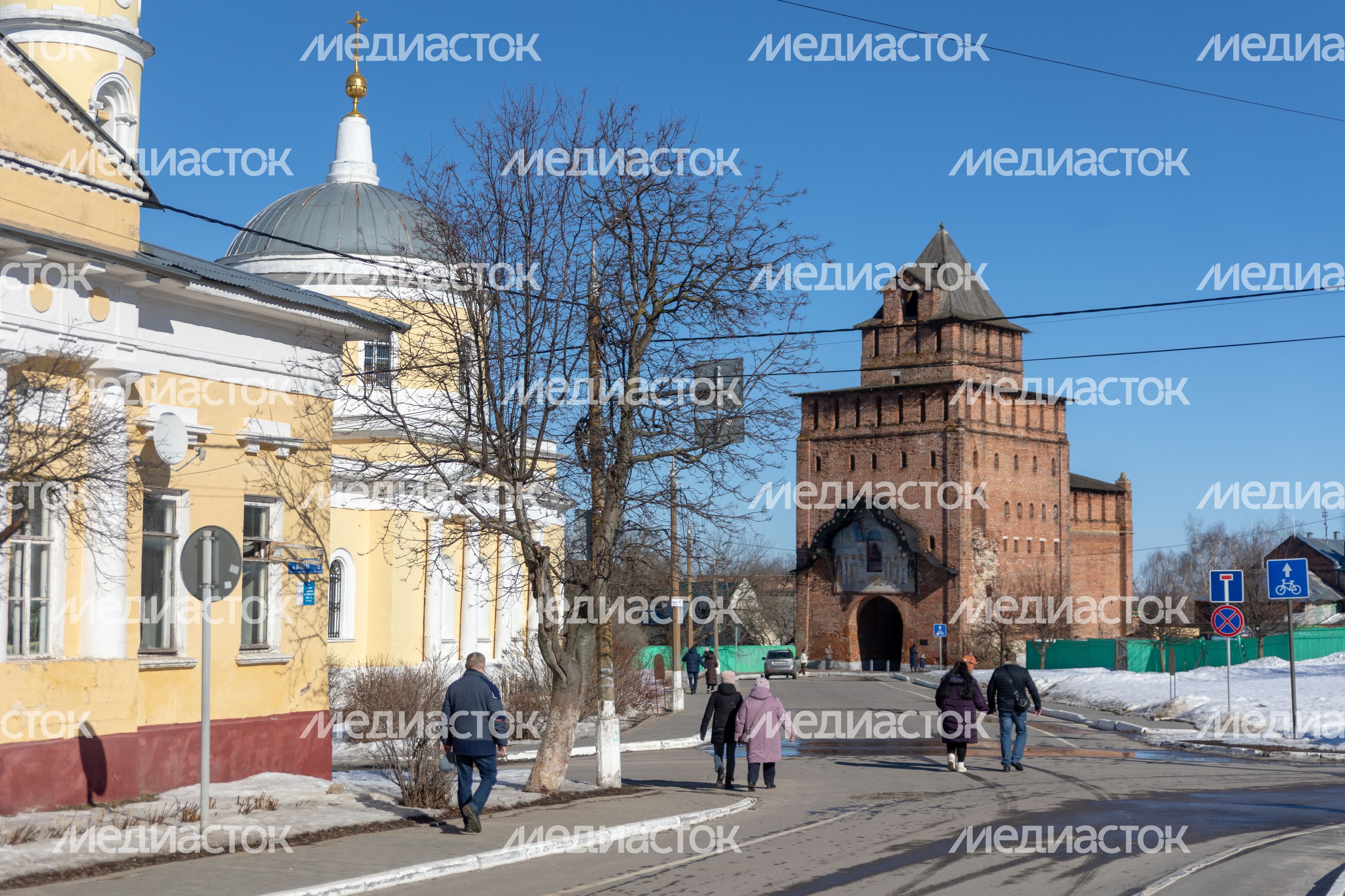 Коломенский кремль. Соборная площадь и Пятницкие ворота Коломенский кремль. Соборная площадь и Пятницкие ворота