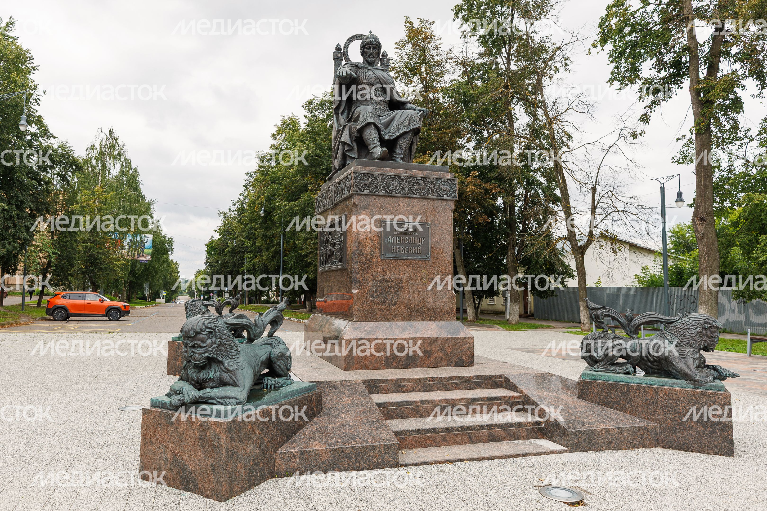 Памятник князю Александру Невскому на Советской улице в Егорьевске Памятник князю Александру Невскому на Советской улице в Егорьевске