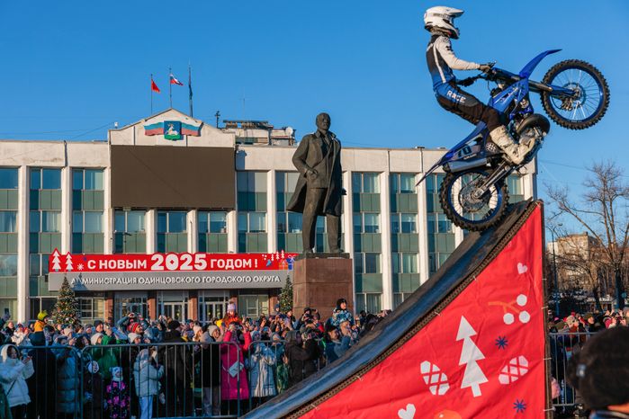 Зимний фристайл-мотокросс от команды FMX13 в Одинцово