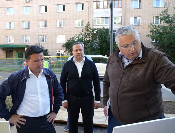 Андрей Воробьев проверил ход капитального ремонта одного из участков водовода в Королёве