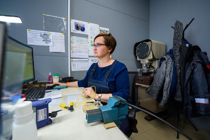 Контроль качества продукции в лаборатории кабельного завода «Белтелекабель» в Воскресенске