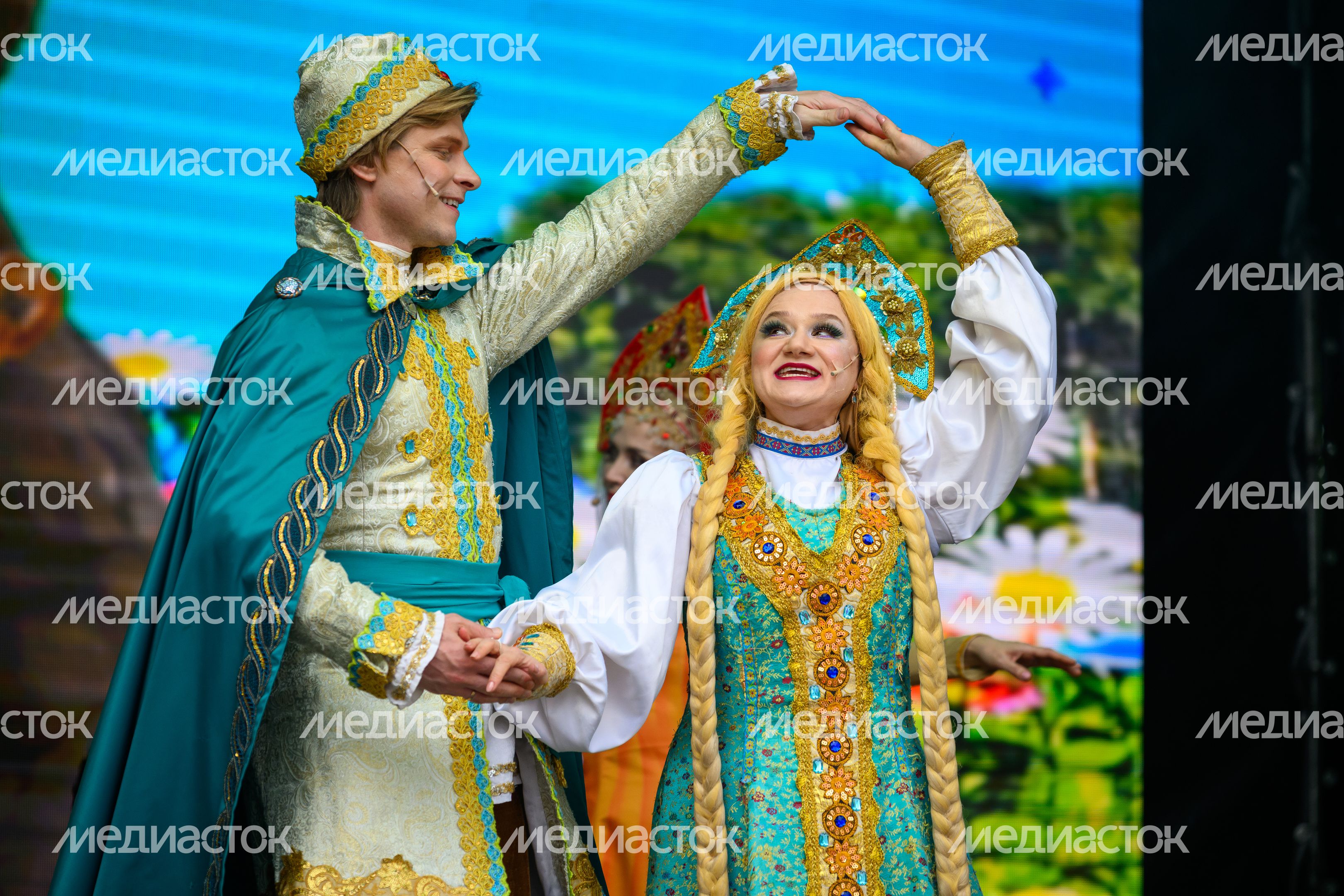 Спектакль «Лукоморье» по сказкам А. Пушкина на Литературном фестивале «Проект: Поэт» в усадьбе Вяземы Спектакль «Лукоморье» по сказкам А. Пушкина на Литературном фестивале «Проект: Поэт» в усадьбе Вяземы