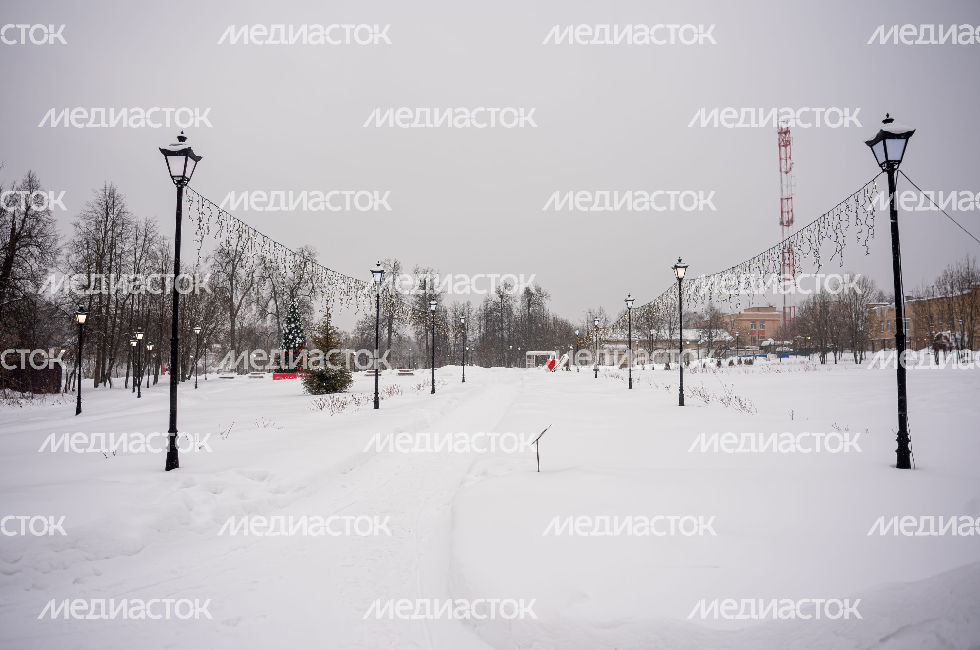 Зимние виды городского парка культуры и отдыха Парка героев 1812 года