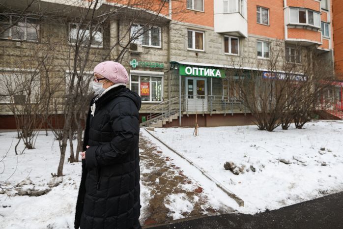 Люди в масках в период эпидемии коронавируса