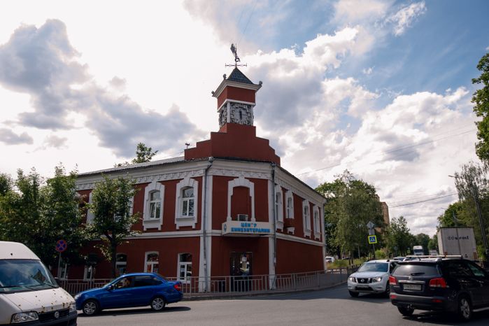 Магазин под часами
