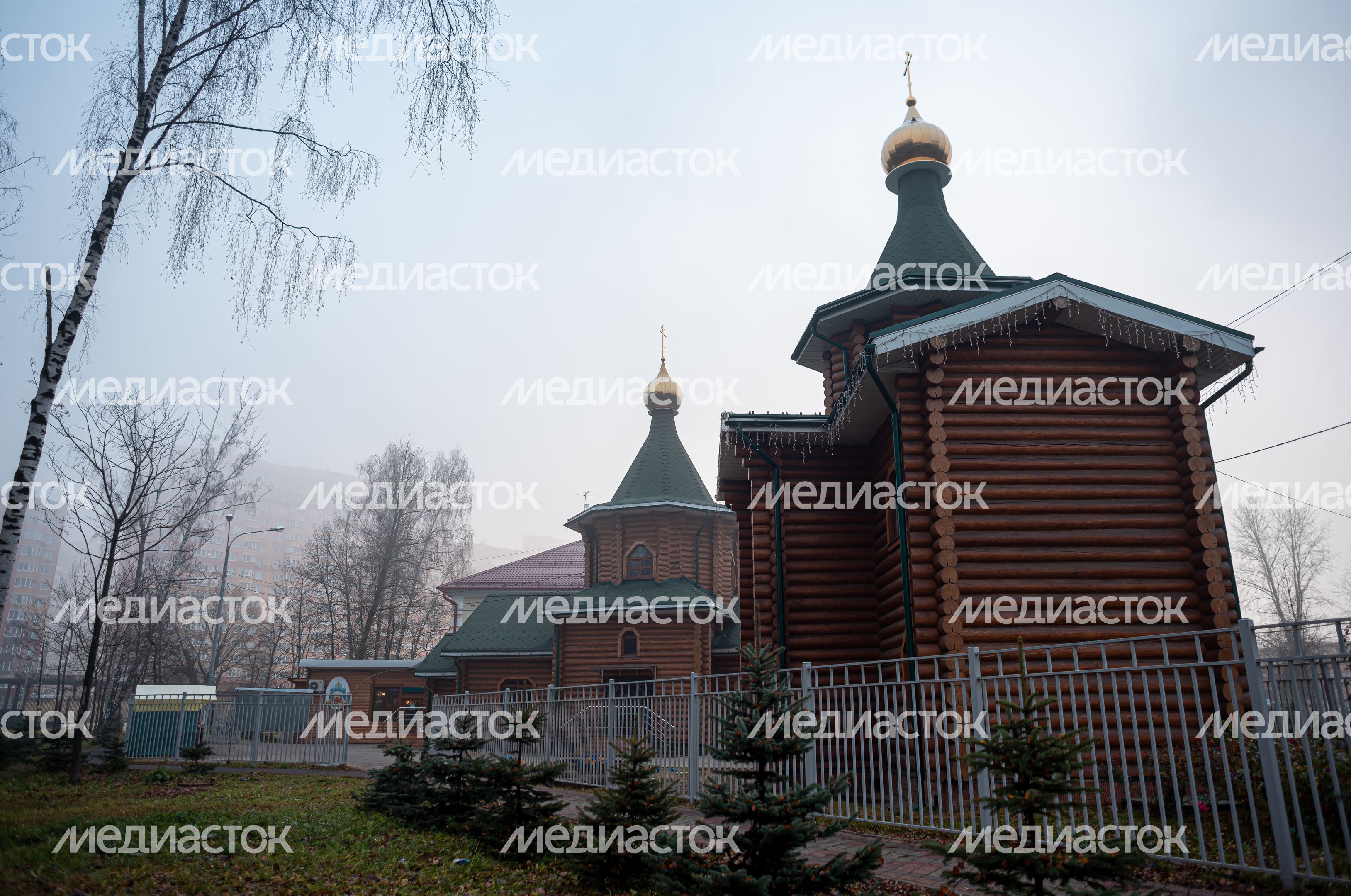 Осенние виды Храма во имя святых благоверных князей Петра и Февронии Муромских