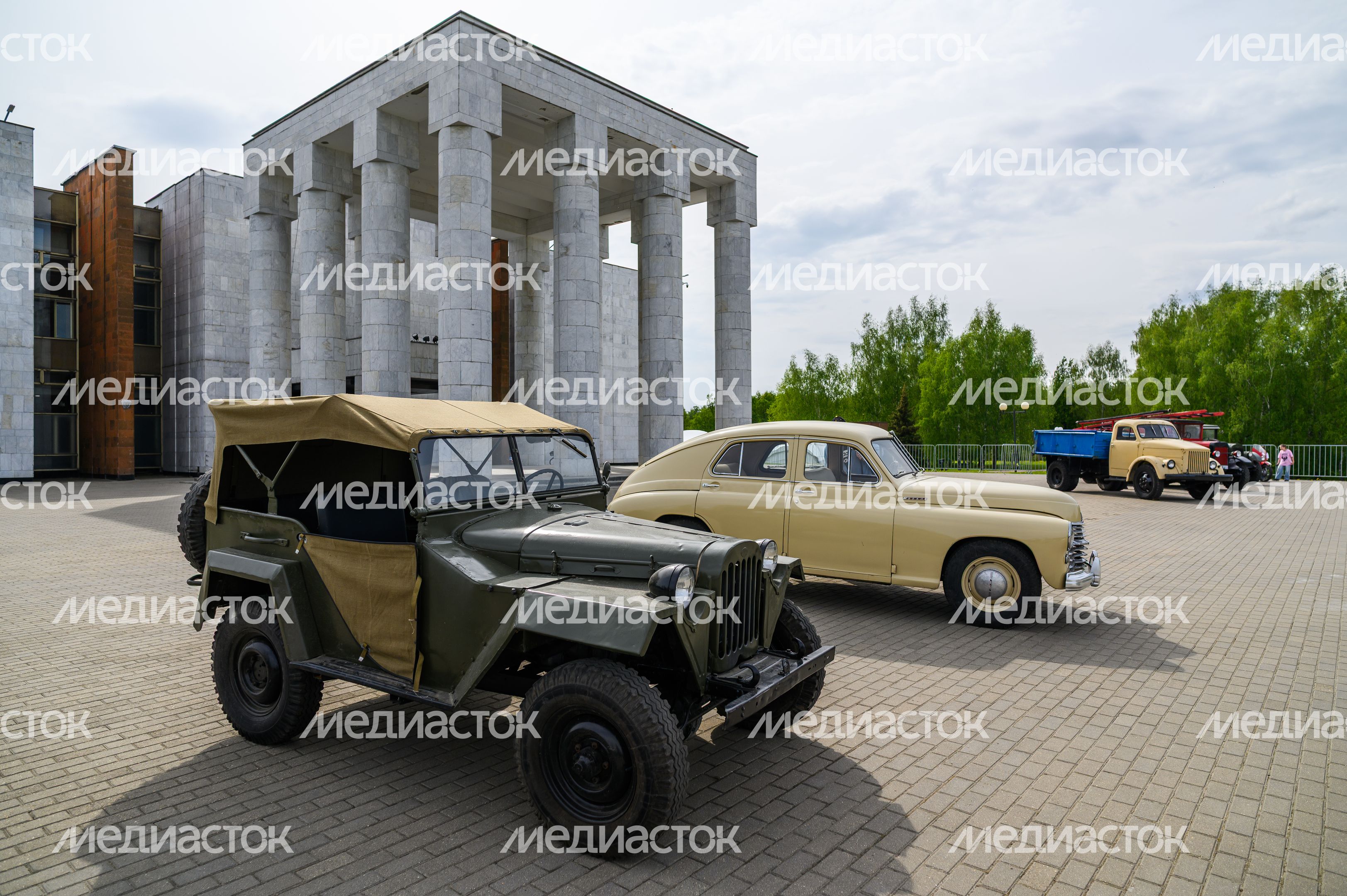 Ночь в музее: выставка ретроавтомобилей у мемориального музея В.И. Ленина в музее-заповеднике «Горки Ленинские» Ночь в музее: выставка ретроавтомобилей у мемориального музея В.И. Ленина в музее-заповеднике «Горки Ленинские»
