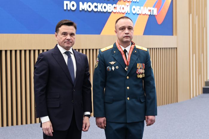 Андрей Воробьев поздравил сотрудников МЧС с Днем спасателя и 35-летием ведомства