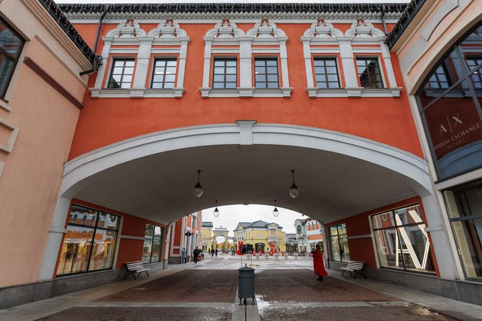 Торговый центр «Outlet Village Белая Дача» в Котельниках осенью