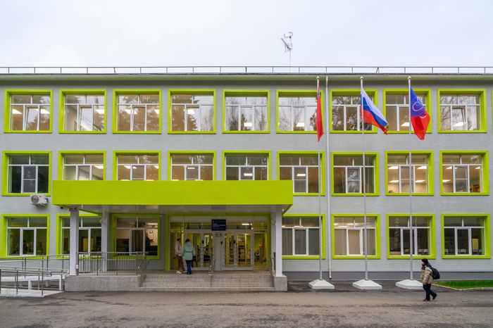 Средняя школа №21 в деревне Серково округа Щелково после капитального ремонта