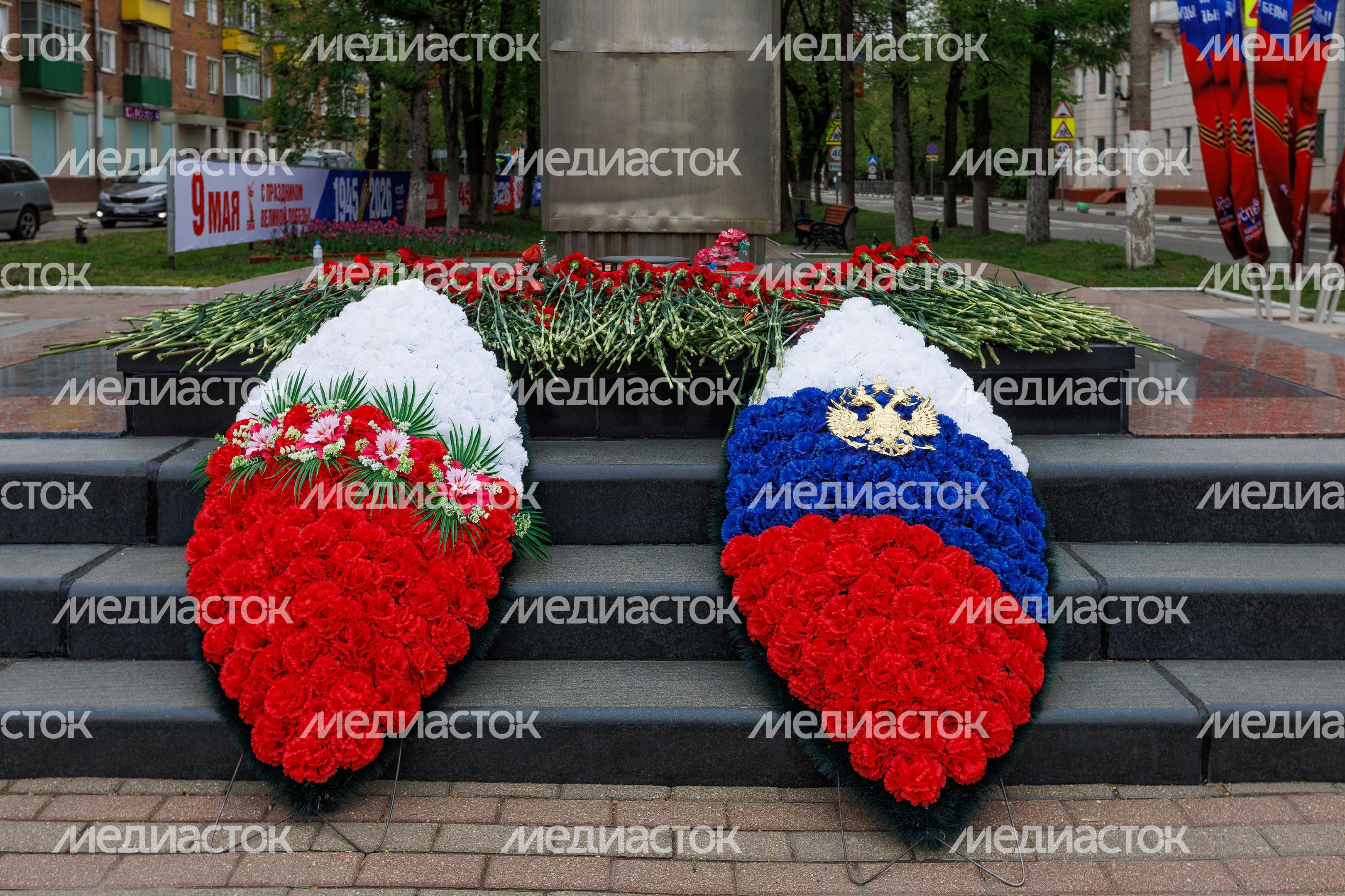 Весенние виды города Химки. Обелиск «Отстоявшим Отчизну» на площади Победы Весенние виды города Химки. Обелиск «Отстоявшим Отчизну» на площади Победы