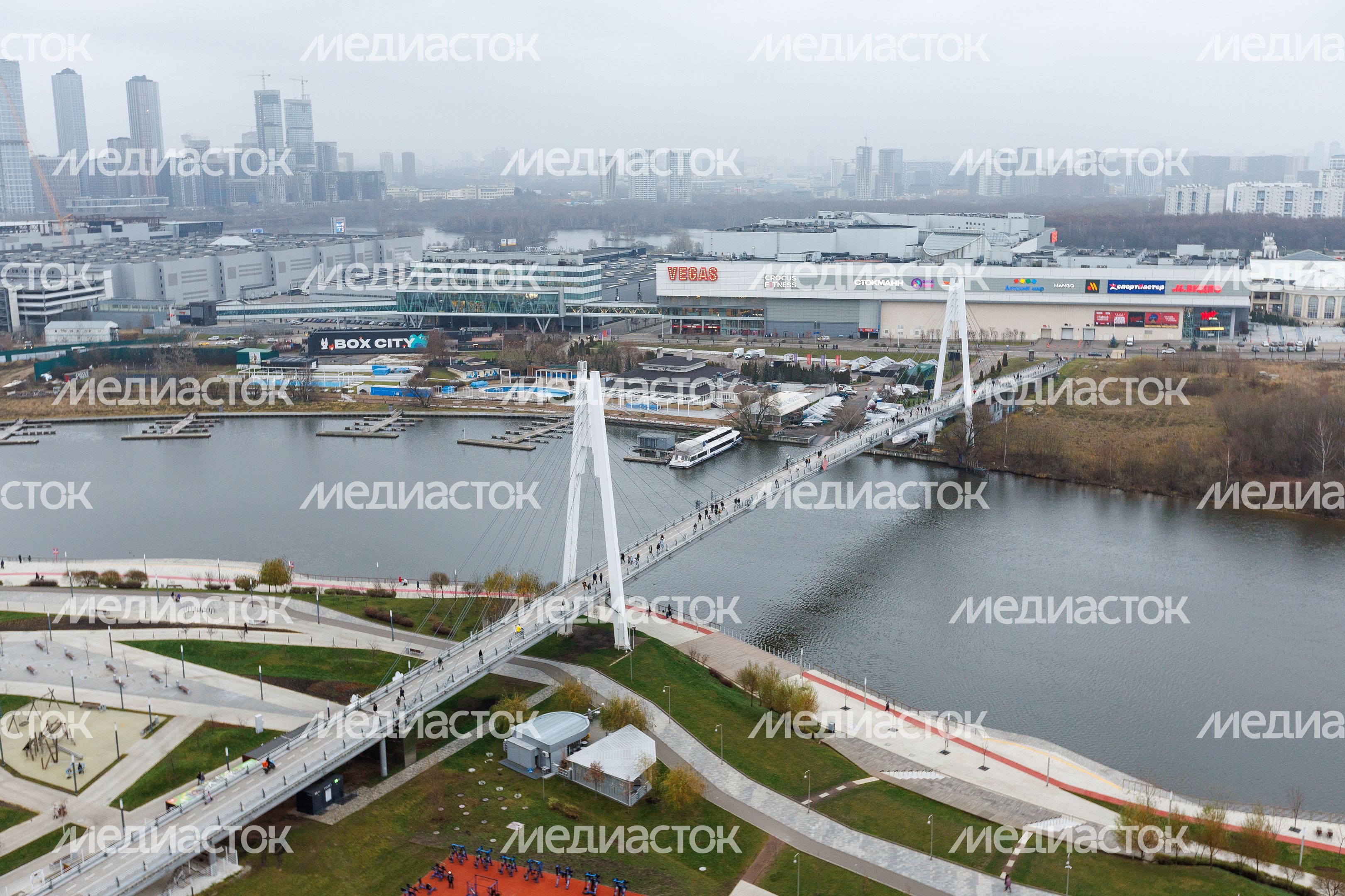 Пешеходный Павшинский мост через Москву-реку в Красногорске Пешеходный Павшинский мост через Москву-реку в Красногорске