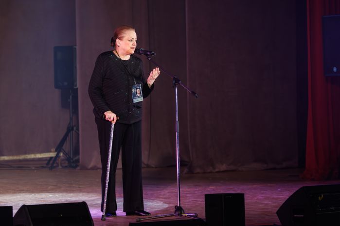 Актриса Елена Цыплакова на открытии кинофестиваля имени Вячеслава Тихонова «17 мгновений…» в Павловском Посаде