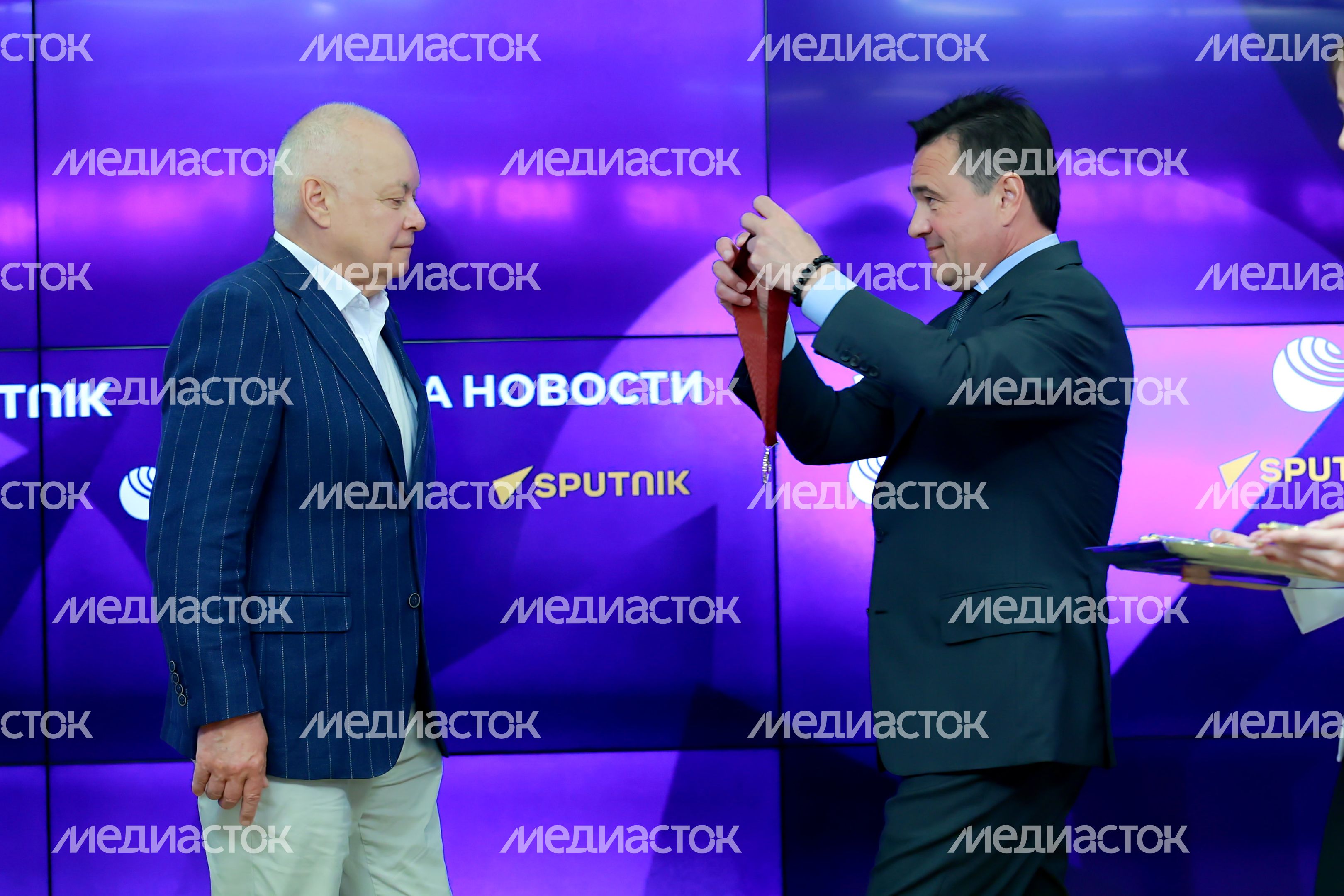 Андрей Воробьев вручил Дмитрию Киселеву Орден «За заслуги перед Московской областью» I степени