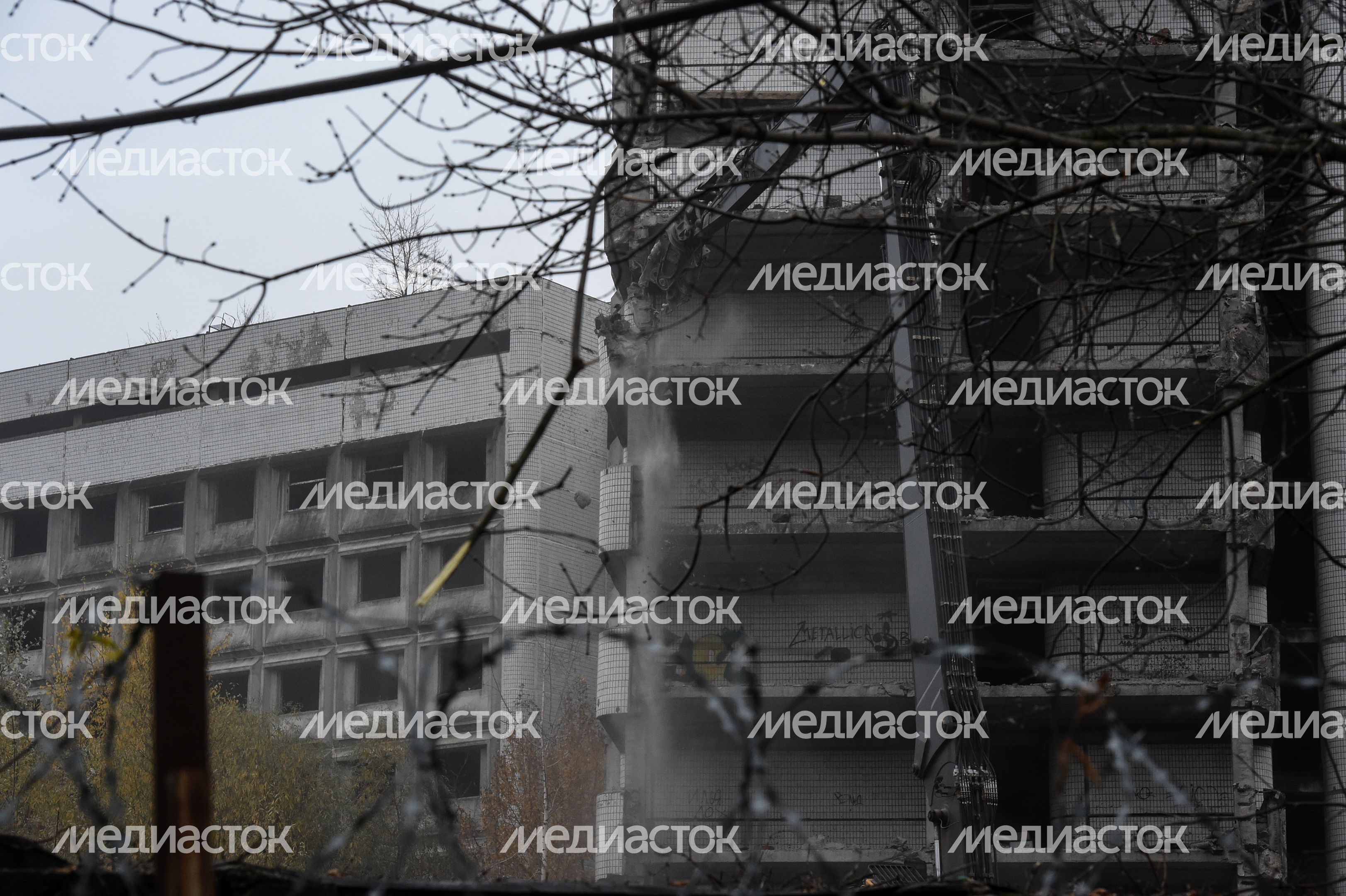 Начало работ по демонтажу Ховринской заброшенной больницы