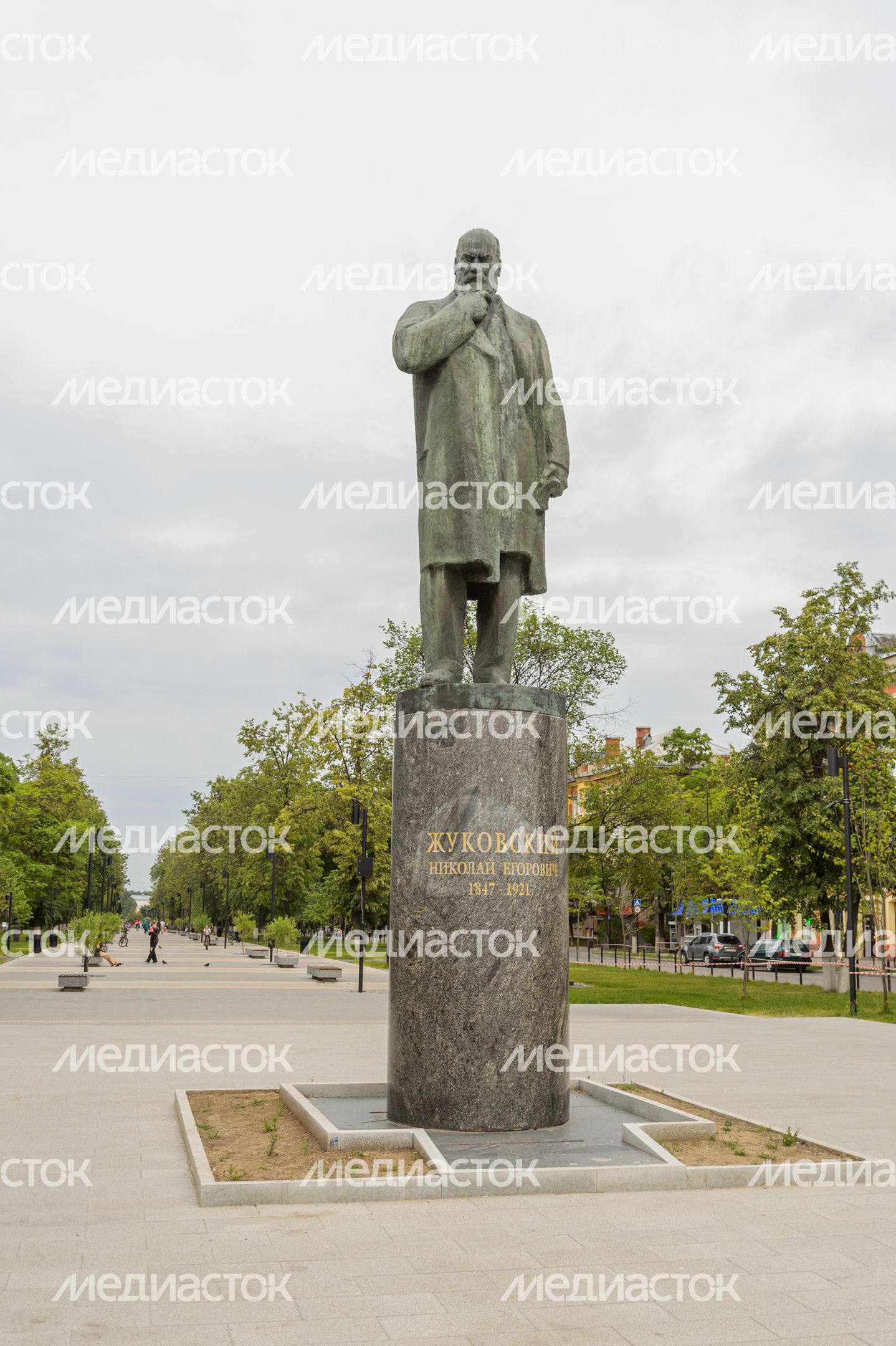 Памятник Н.Е. Жуковскому Памятник Н.Е. Жуковскому