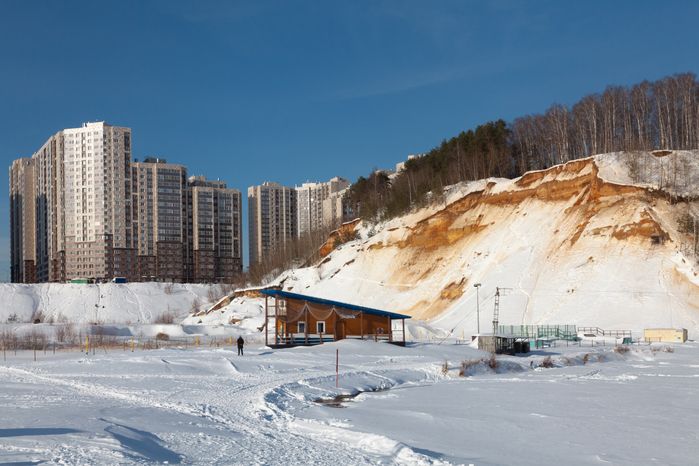 Прогулка по снегу Дзержинского карьера зимой