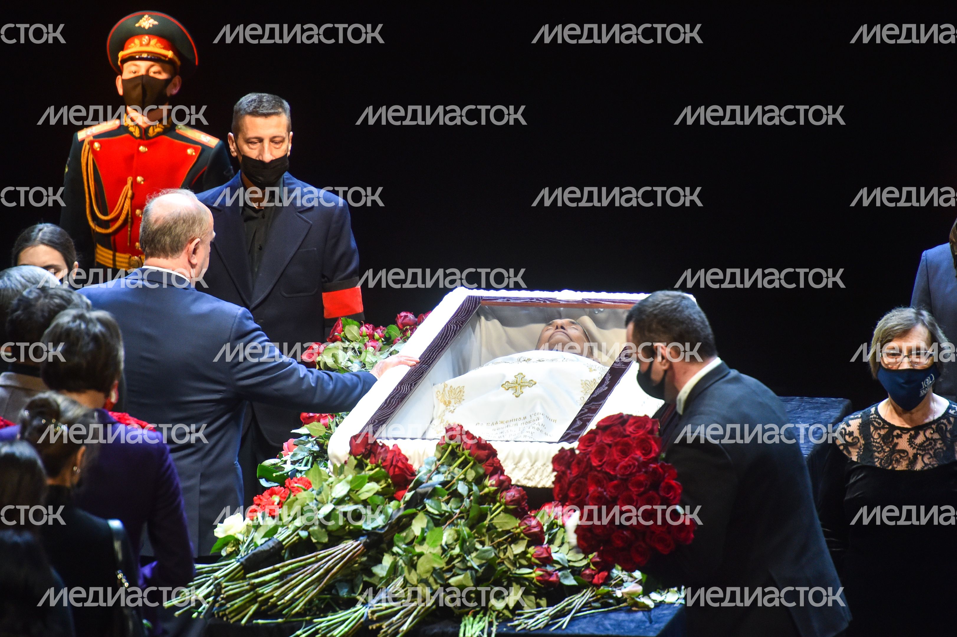 Церемония прощания с актером Василием Лановым в московском театре имени Вахтангова Церемония прощания с актером Василием Лановым в московском театре имени Вахтангова