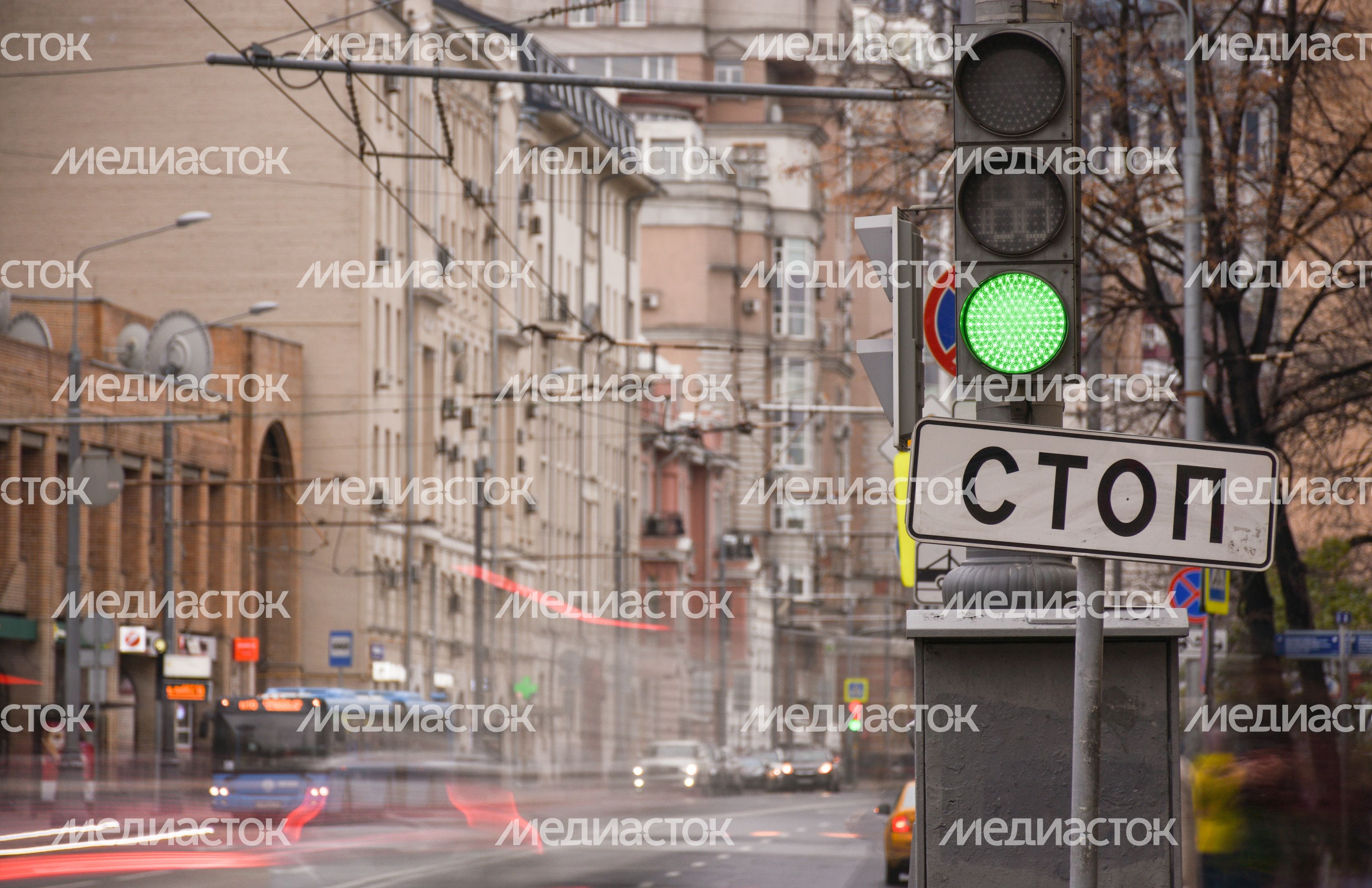 Повседневная жизнь города в Москве осенью