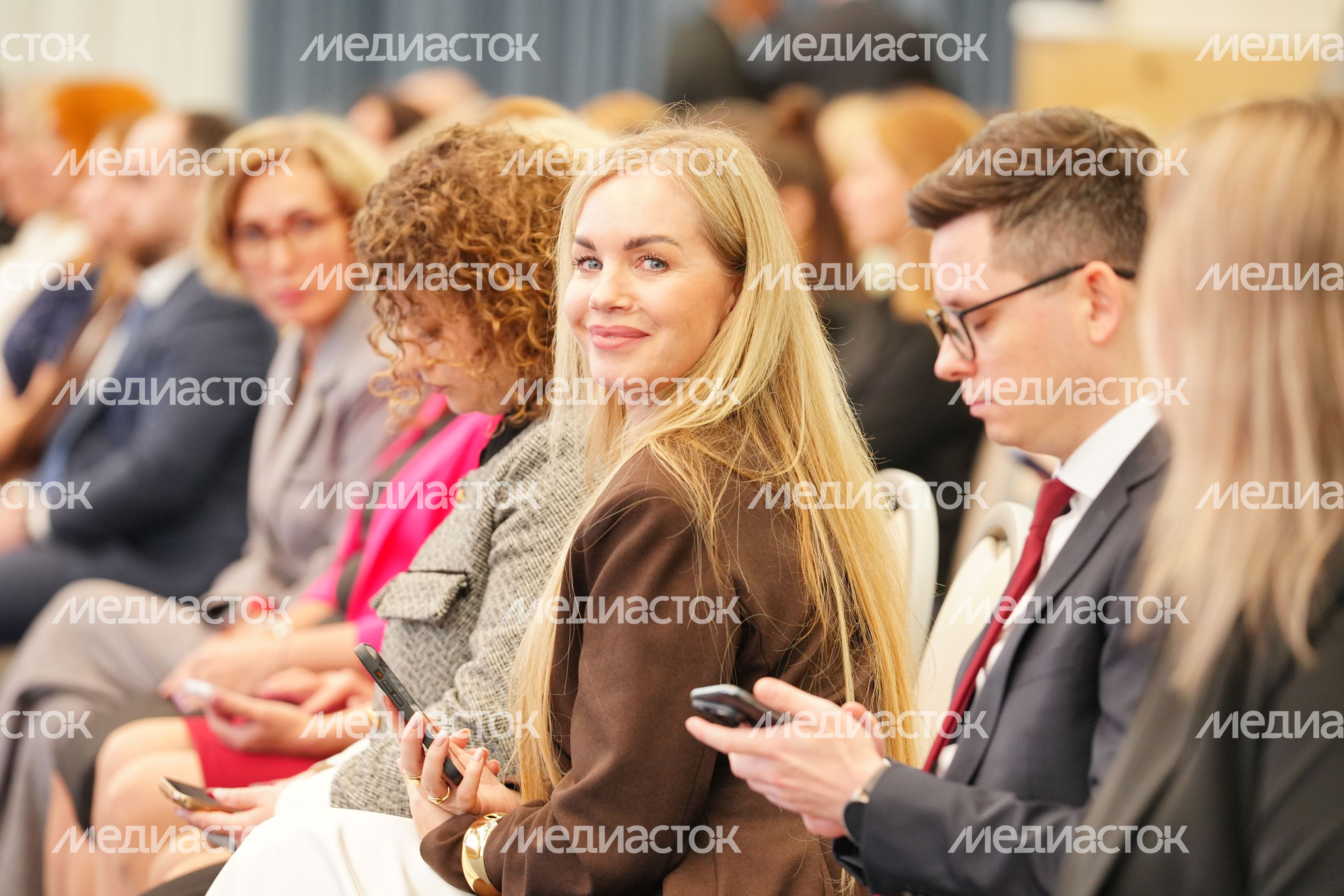Сотрудников МФЦ Подмосковья поздравили с профессиональным праздником Сотрудников МФЦ Подмосковья поздравили с профессиональным праздником