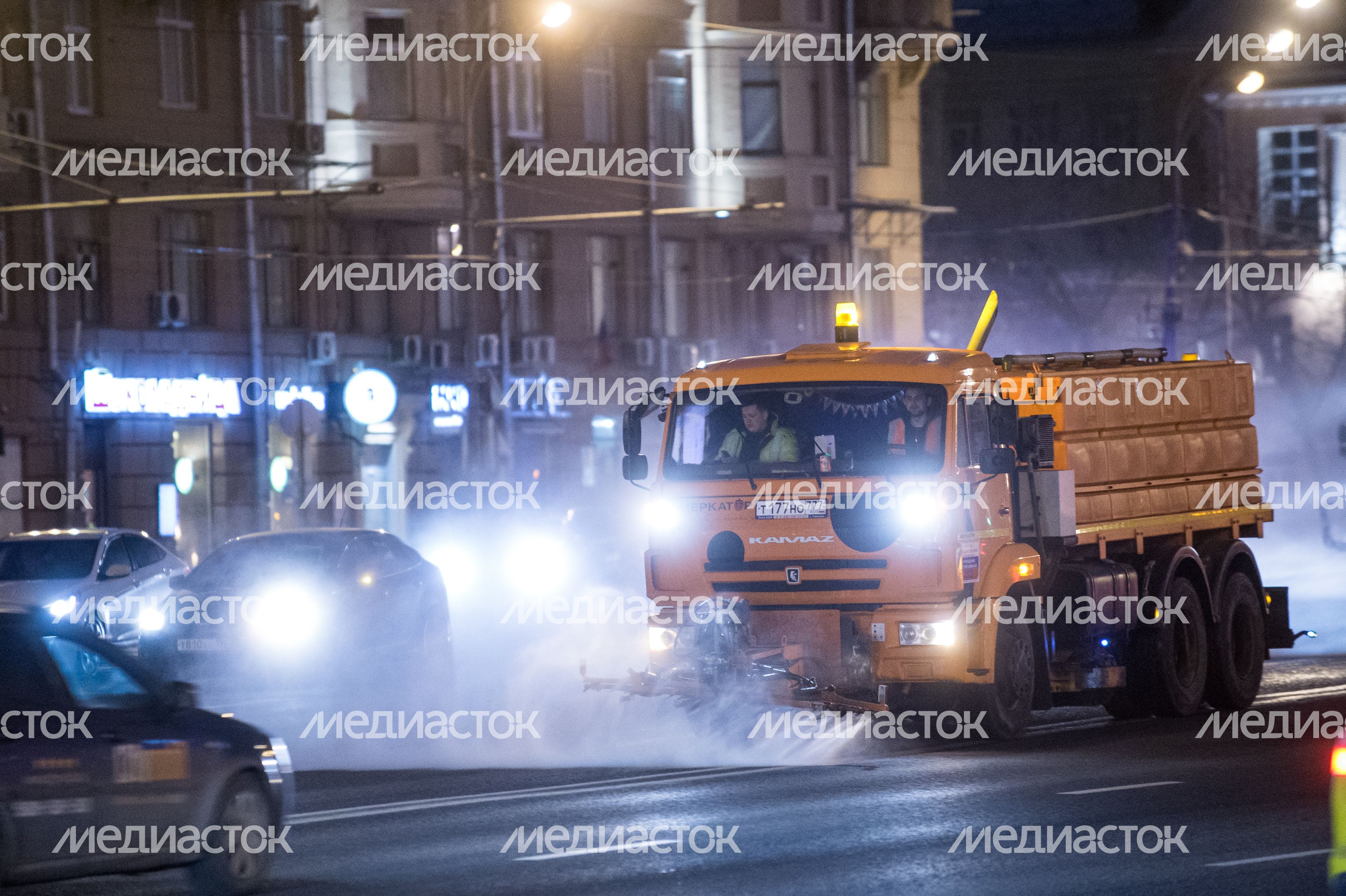 Помывка дорог после зимы в Москве Помывка дорог после зимы в Москве