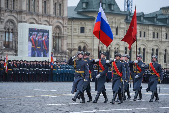 Торжественный марш в честь парада 1941 года на Красной площади в Москве