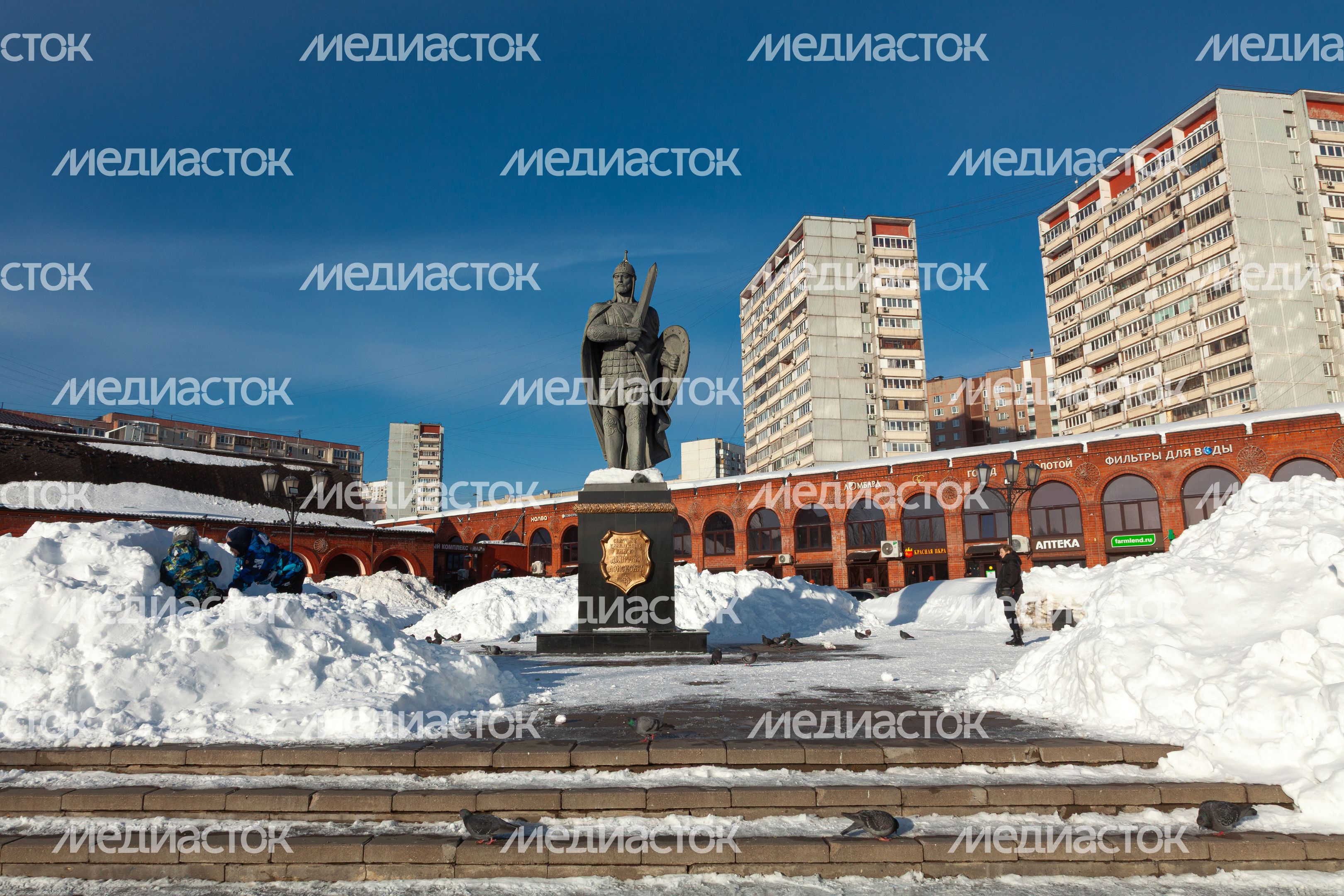 Памятник Дмитрию Донскому в городе Дзержинский