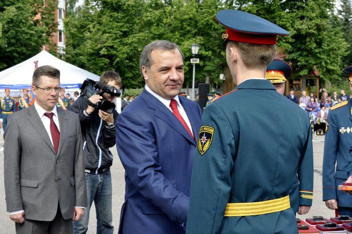 Владимир Пучков на выпускном в Академии гражданской защиты МЧС