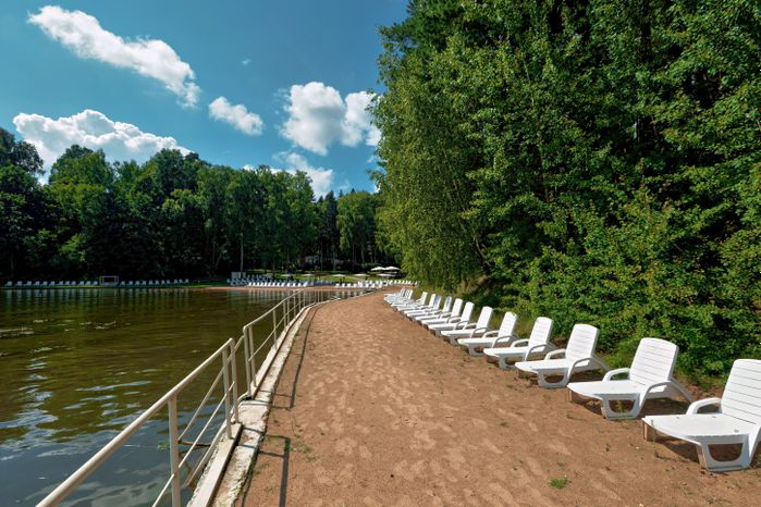 Комфортный отдых на пляже в загородном отеле «Истра» на Истринском водохранилище
