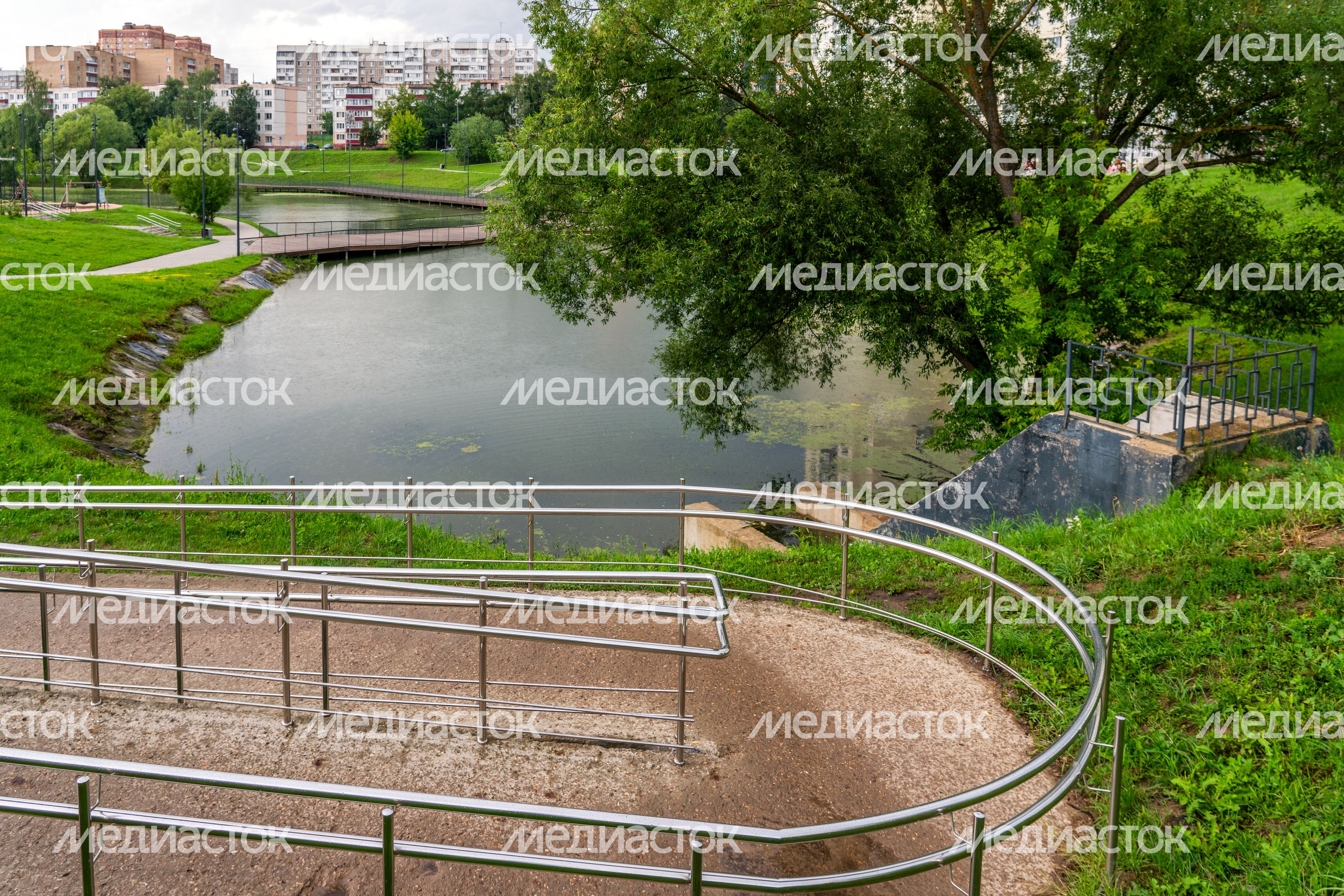 Каскад прудов на набережной реки Теребенки в Чехове