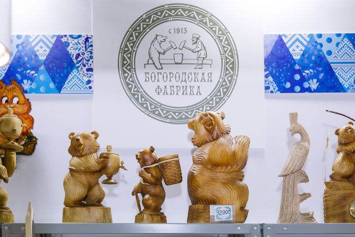 Предметы народных художественных промыслов на выставке «Ладья. Зимняя сказка 2024»