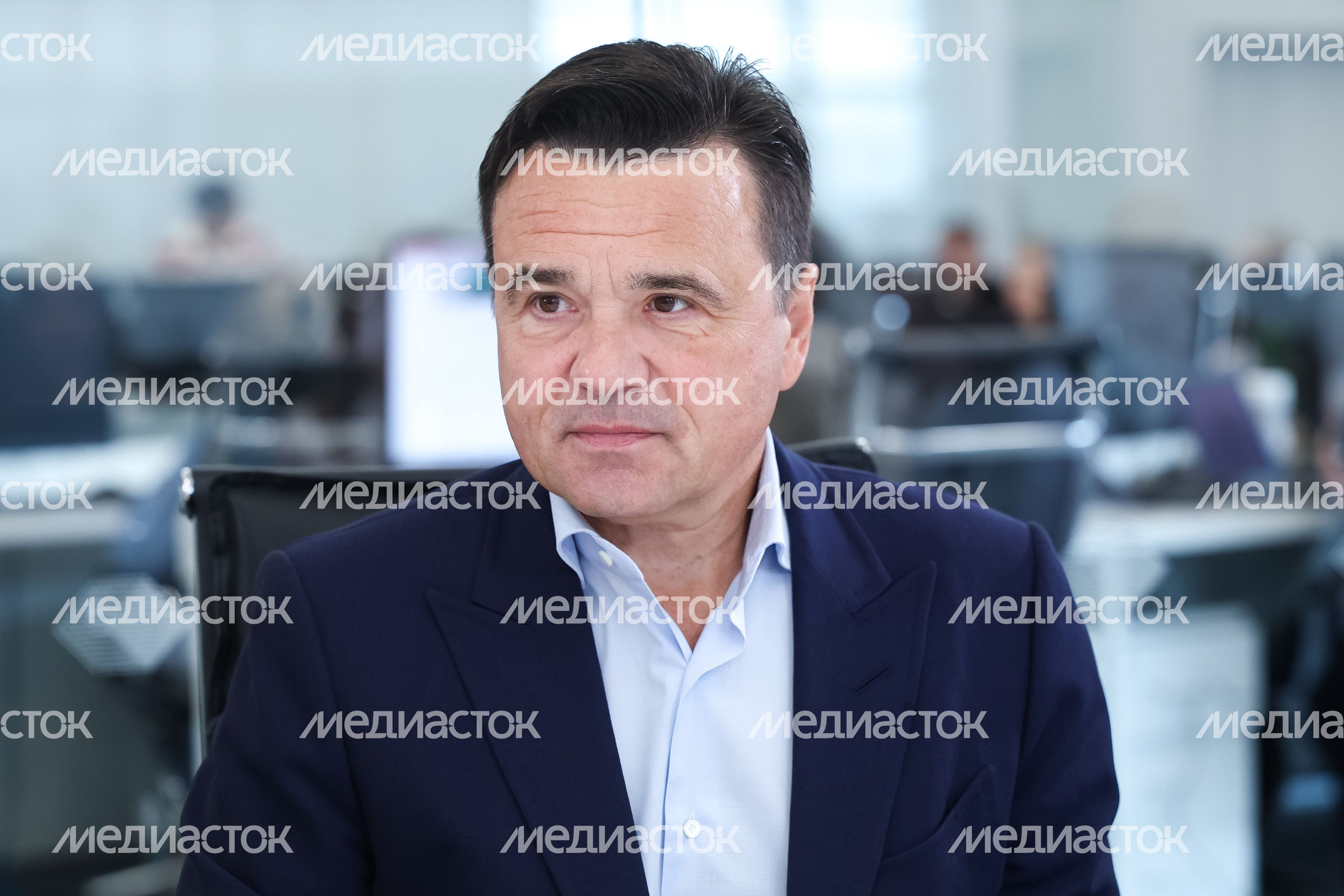Андрей Воробьев поздравил подмосковных школьников, показавших отличные результаты на ЕГЭ