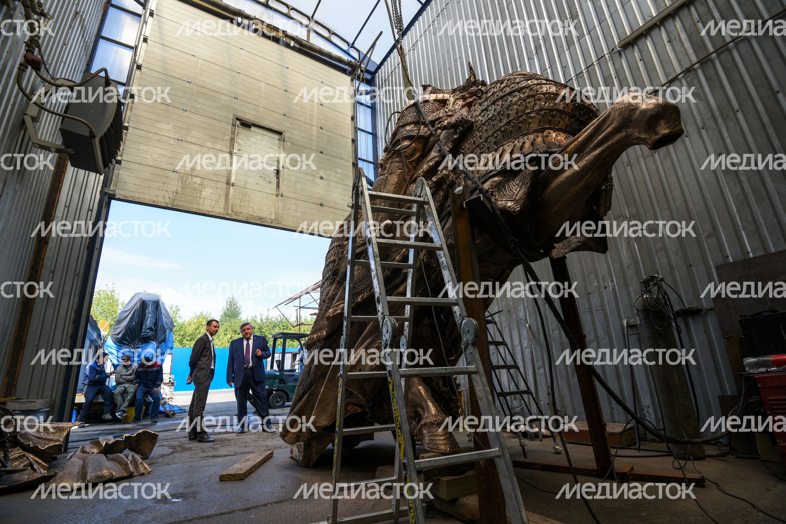 Сборка мемориала «Князь Александр Невский с дружиной» в Химках