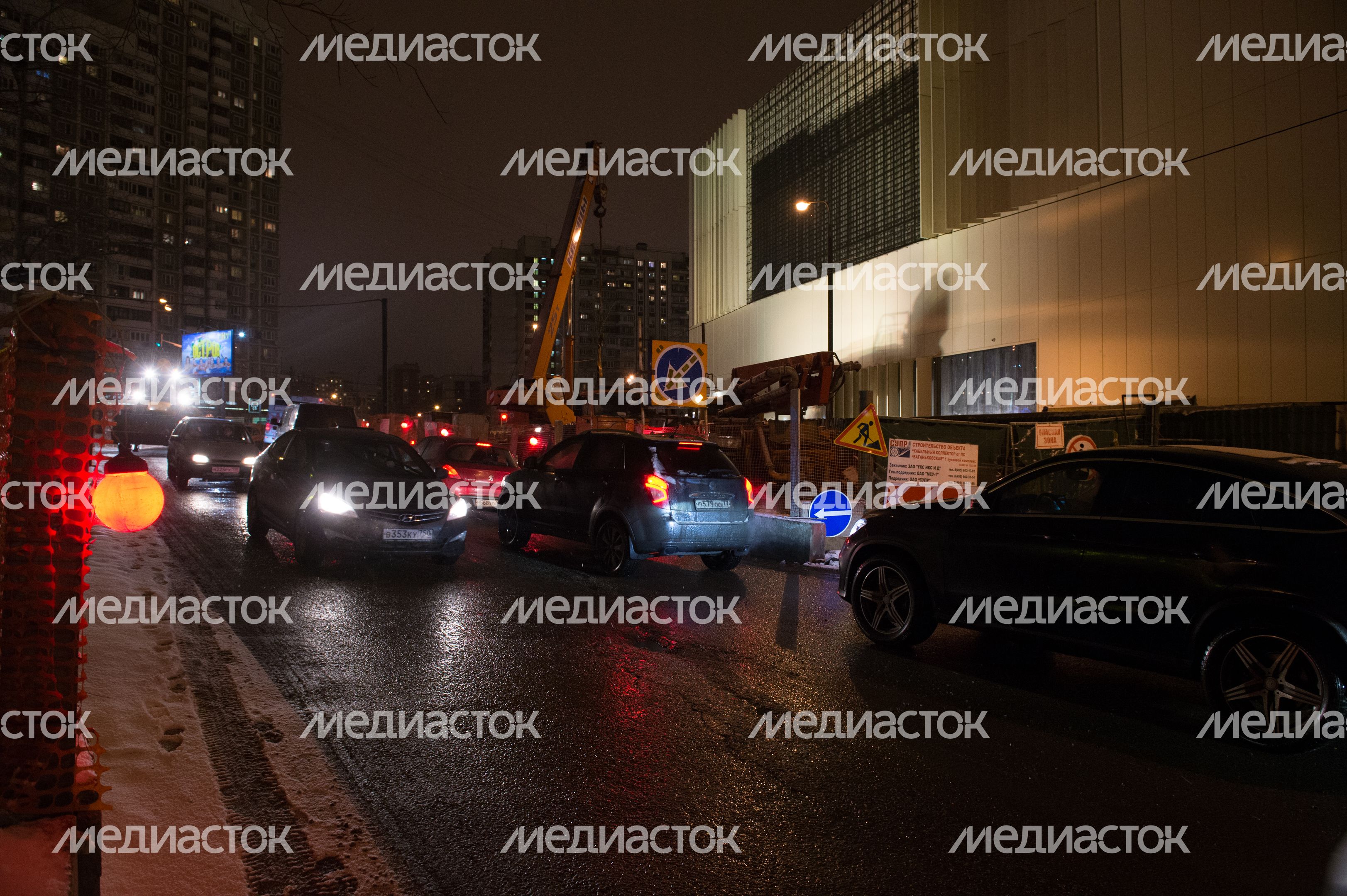 Автомобильное движение на улице 4-я Магистарльная в Москве