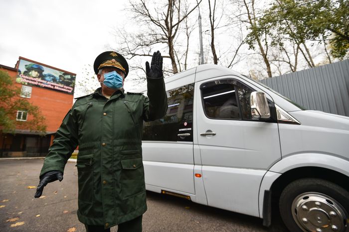 Отправка призывников к местам прохождения военной службы с городского сборного пункта Военного комиссариата города Москвы
