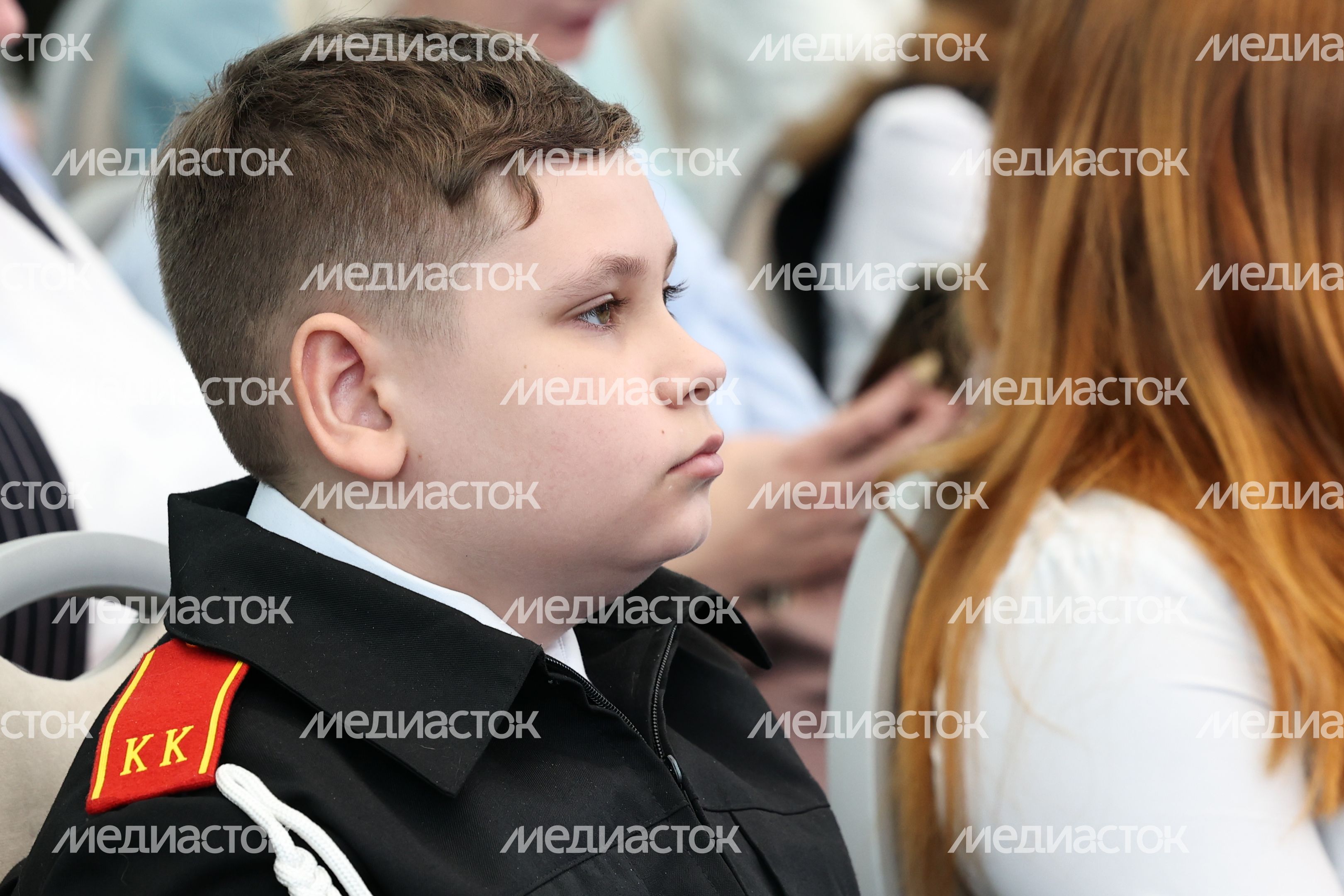 Андрей Воробьев вручил паспорта юным жителям Подмосковья Андрей Воробьев вручил паспорта юным жителям Подмосковья