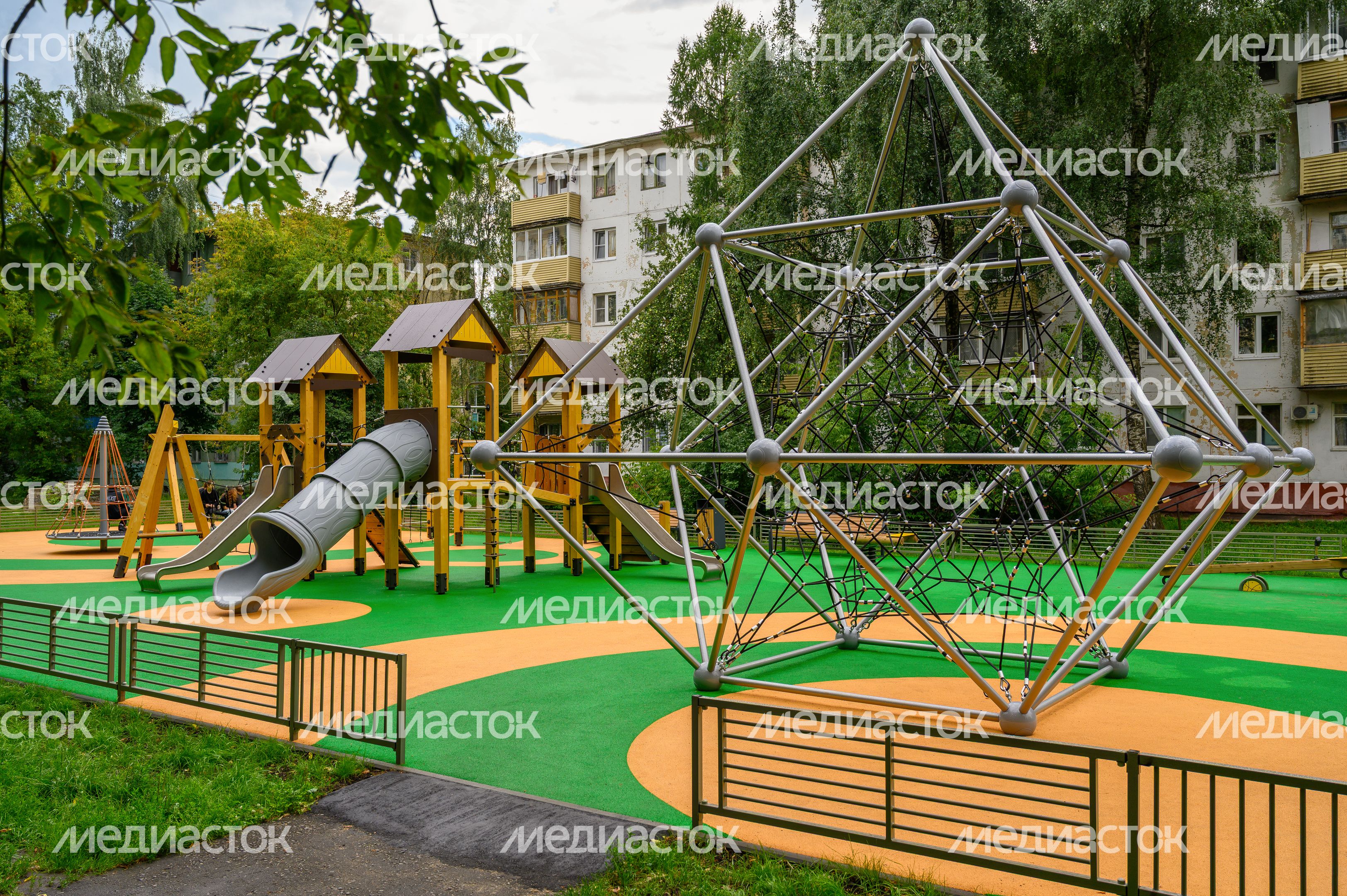 Новая детская площадка на улице Победы в Электростали