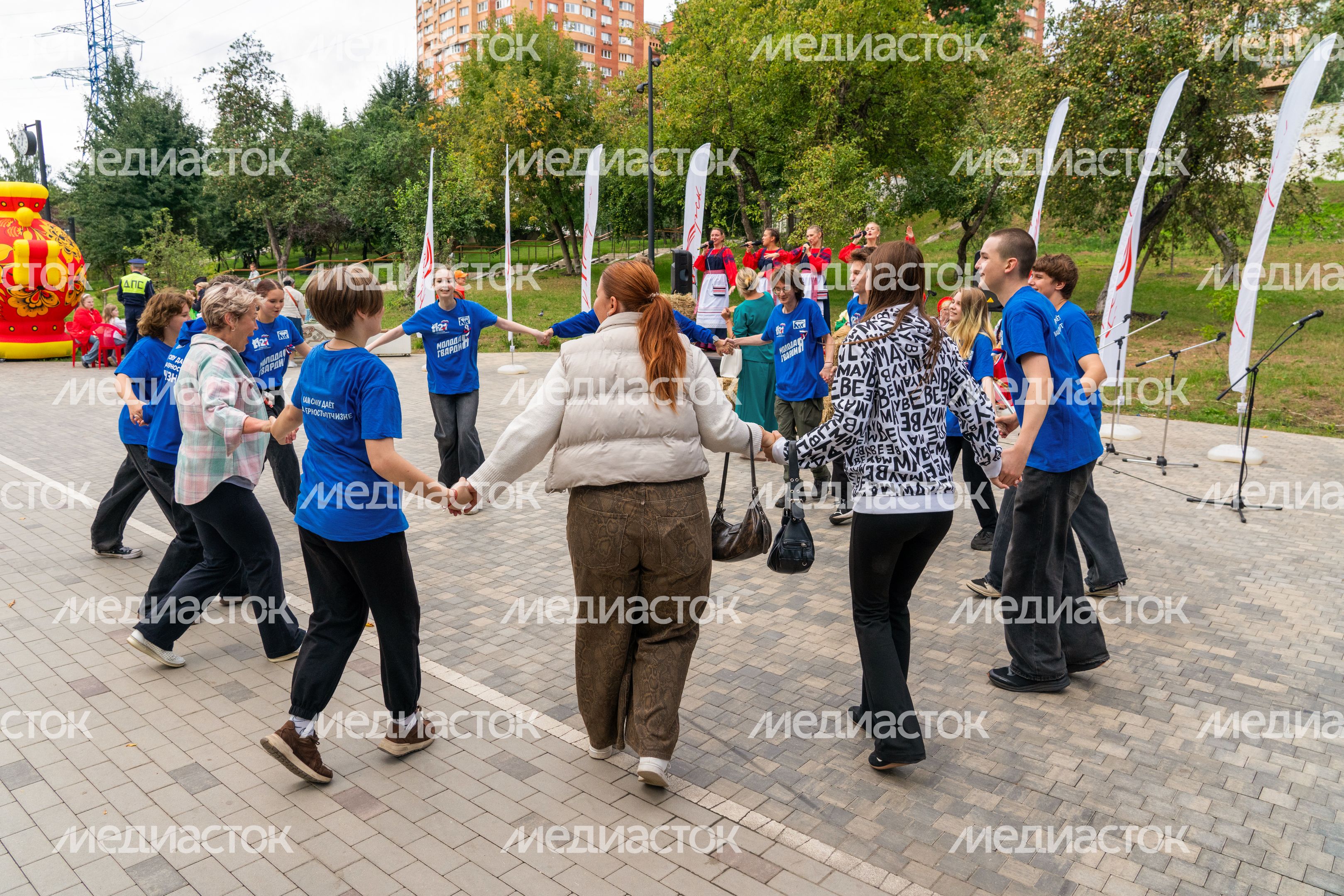 Народный праздник Яблочный Спас в Яблоневом сквере Красногорска Народный праздник Яблочный Спас в Яблоневом сквере Красногорска