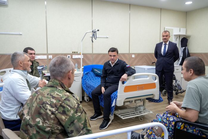 Андрей Воробьев навестил бойцов СВО в санатории "Солнечногорский"