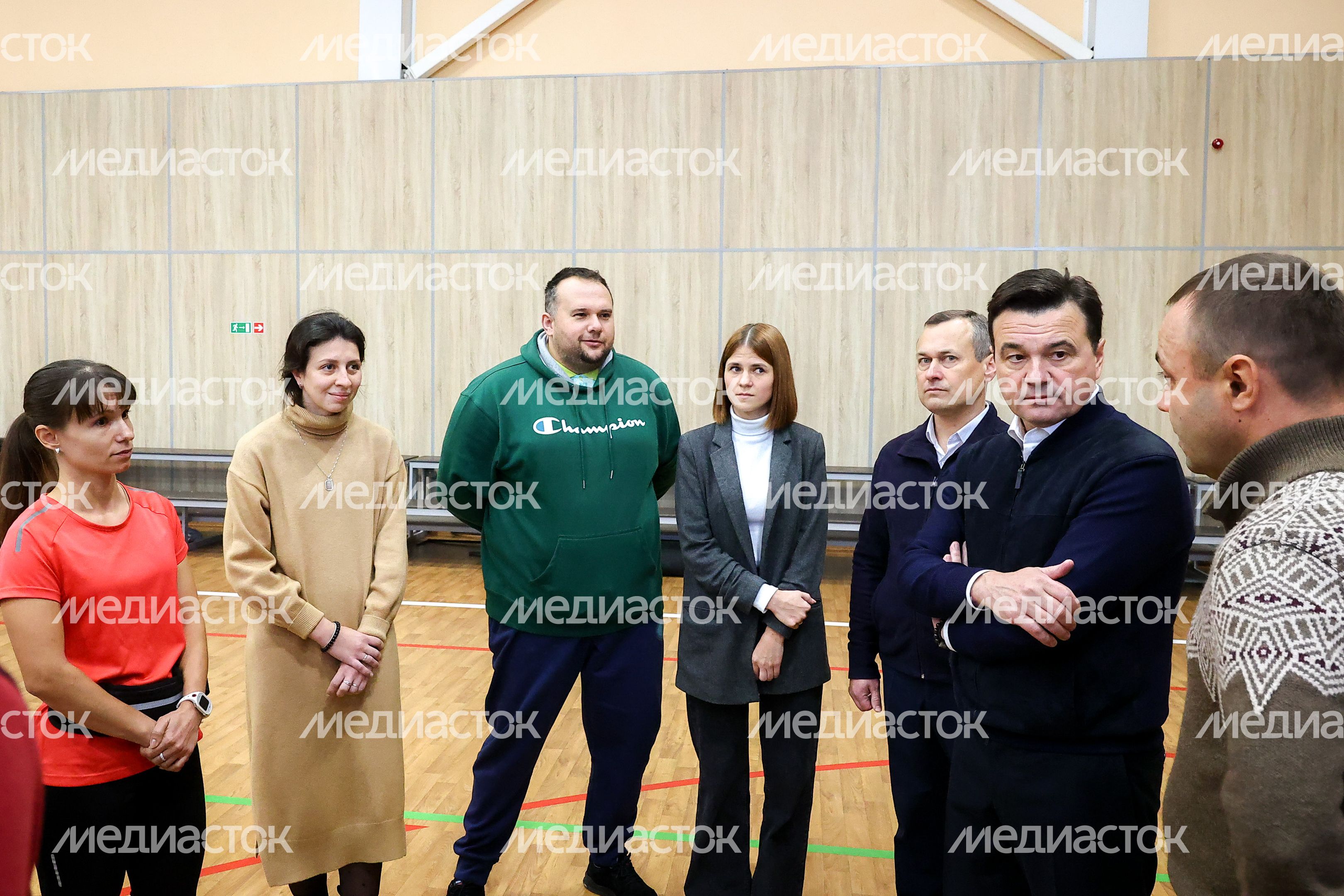 Губернатор с посетителями и тренерами ФОКа «Молодежный»