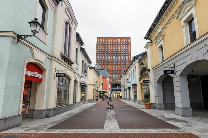 Торговый центр «Outlet Village Белая Дача» в Котельниках осенью